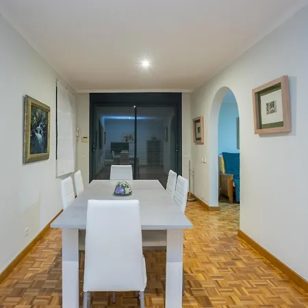 בית נופש 2br Penthouse With Terrace And Views